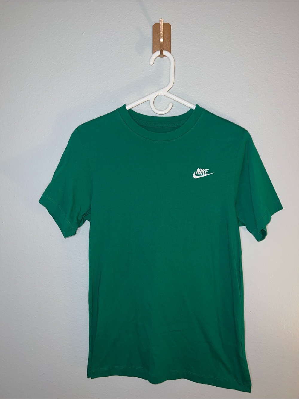 Nike Men’s Green Short-Sleeve Crew Neck Tee